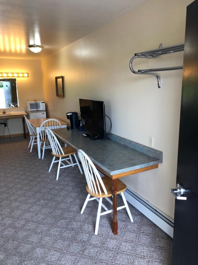 Village Inn Motel Chatham Екстер'єр фото